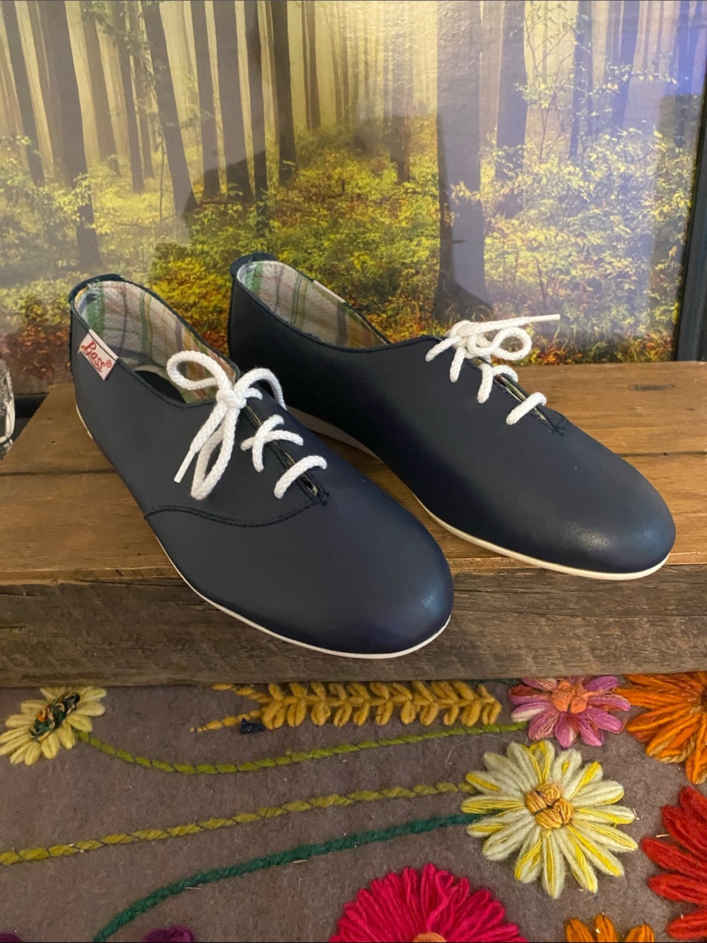 Bass Navy Leather Lace-Up Sneakers with White Laces, like new
